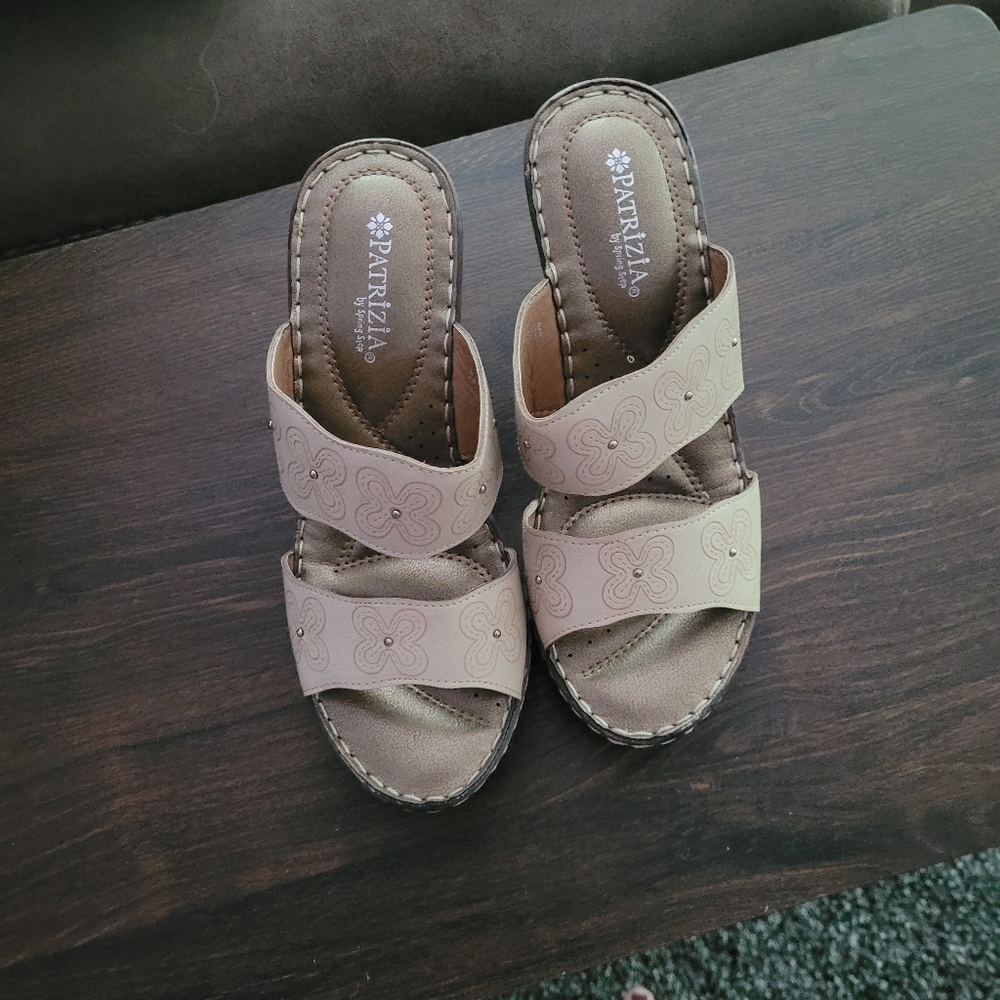 Wedge shoes